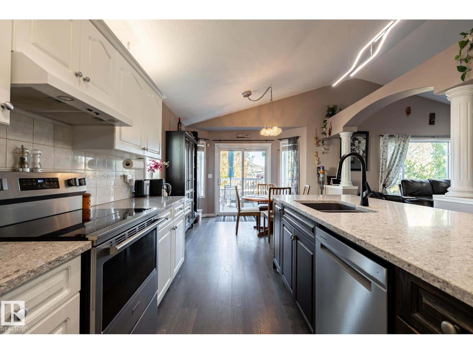 40 DEER PARK BV — Spruce Grove, Alberta - Photo 4 of 75