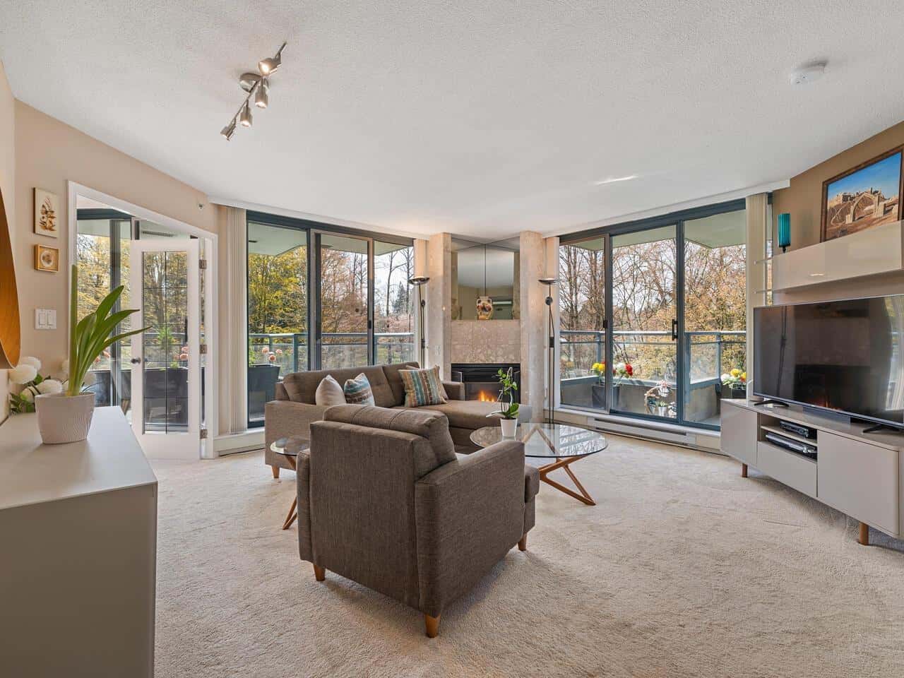 203 13353 108 AVENUE — Surrey, British Columbia - Photo 2 of 29