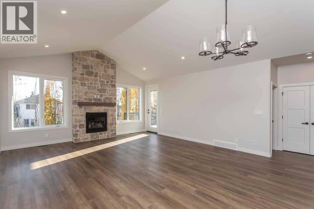 102, 5300 60 Street — Sylvan Lake, Alberta - Photo 5 of 43