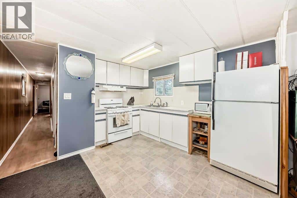 270, 3223 83 Street NW — Calgary, Alberta - Photo 5 of 48