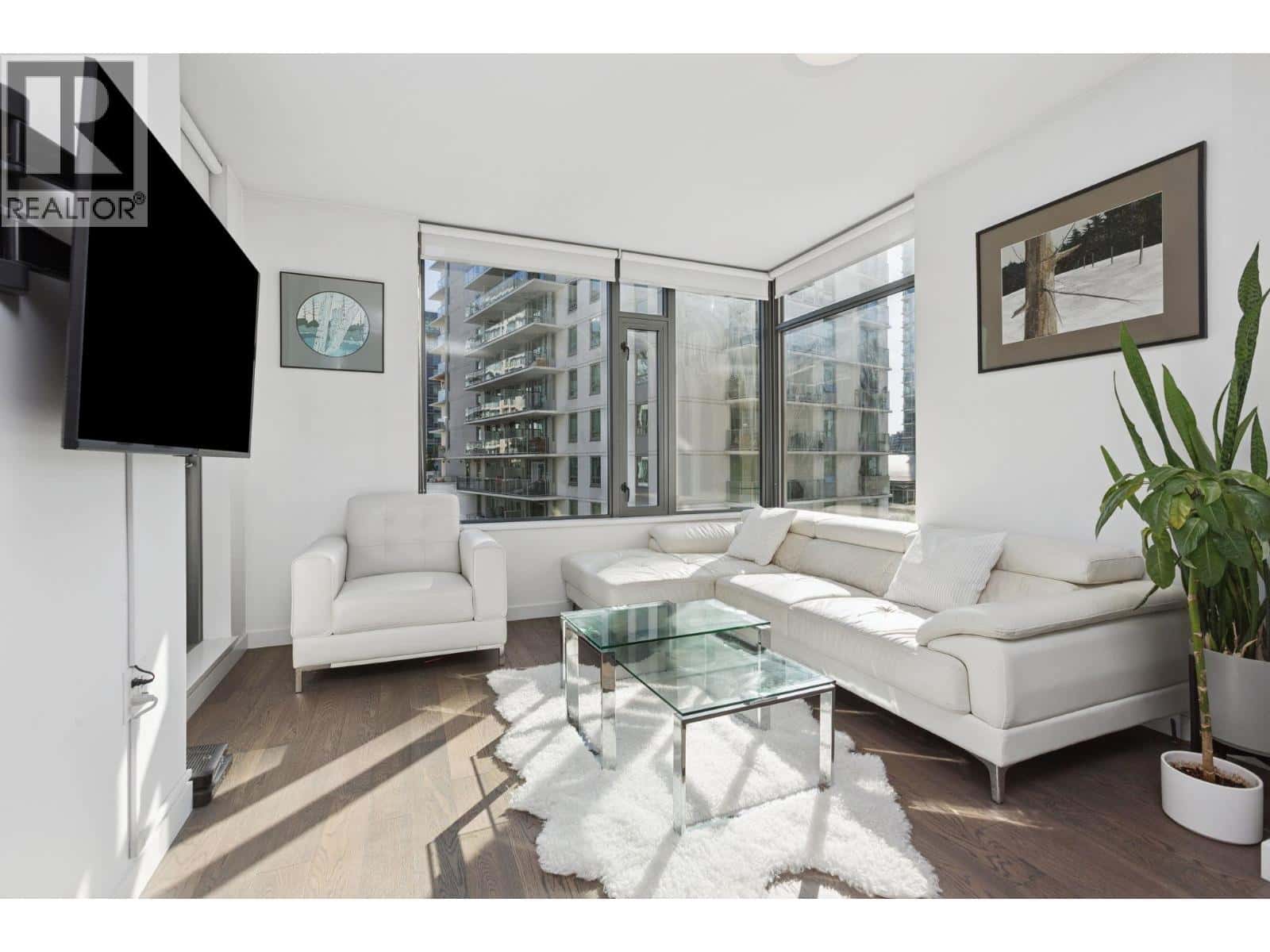 609 1688 PULLMAN PORTER STREET — Vancouver, British Columbia - Photo 2 of 28