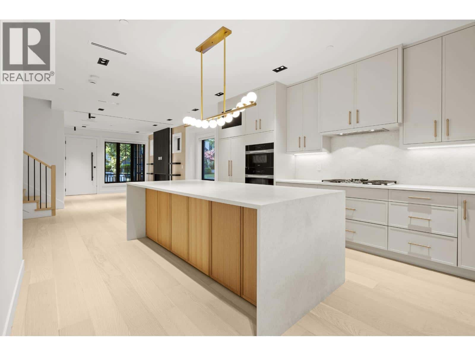 3218 W 39TH AVENUE — Vancouver, British Columbia - Photo 4 of 38