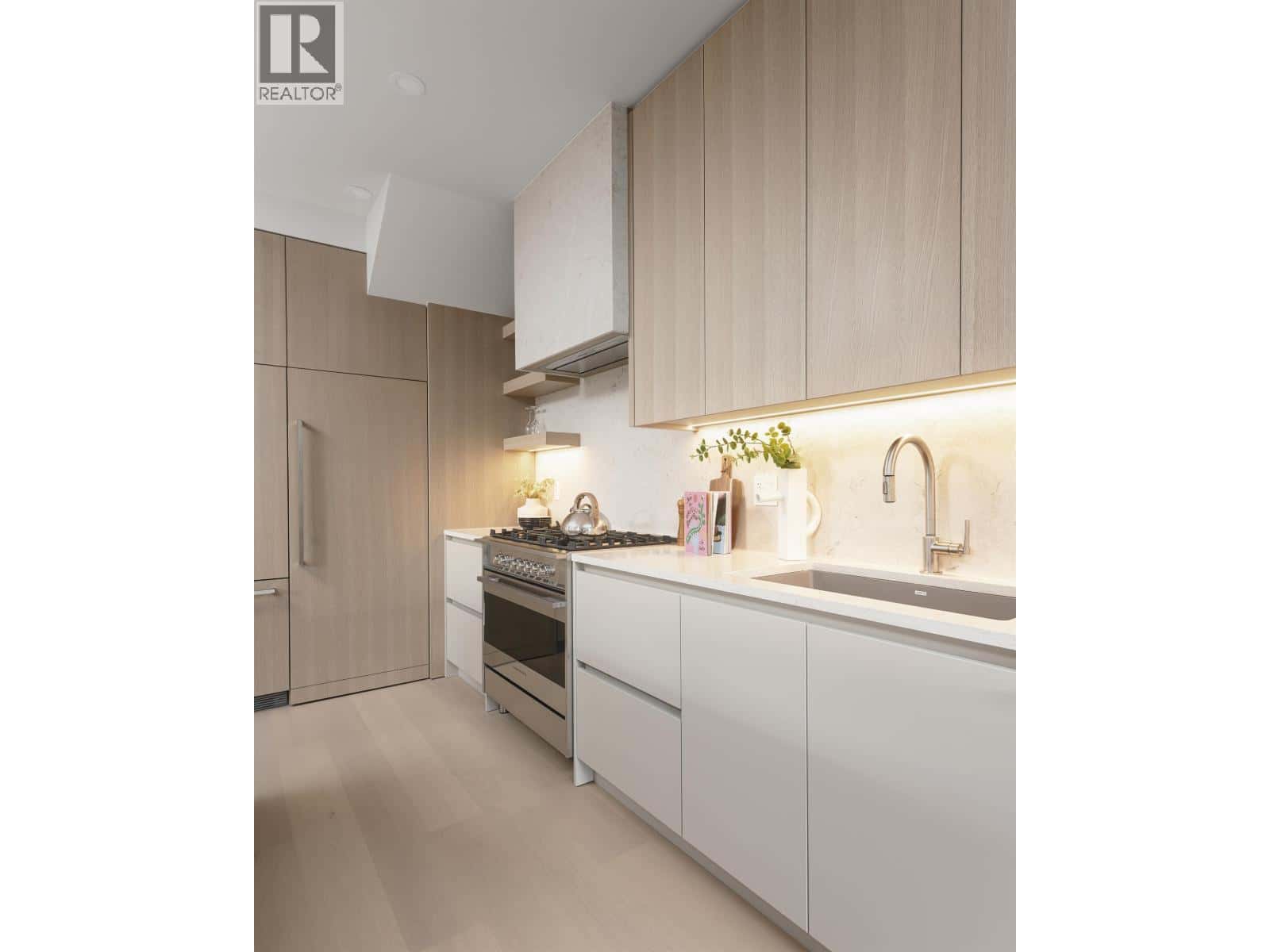 2134 E 10TH AVENUE — Vancouver, British Columbia - Photo 4 of 24