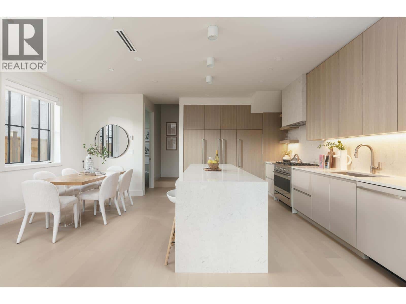 2134 E 10TH AVENUE — Vancouver, British Columbia - Photo 5 of 24