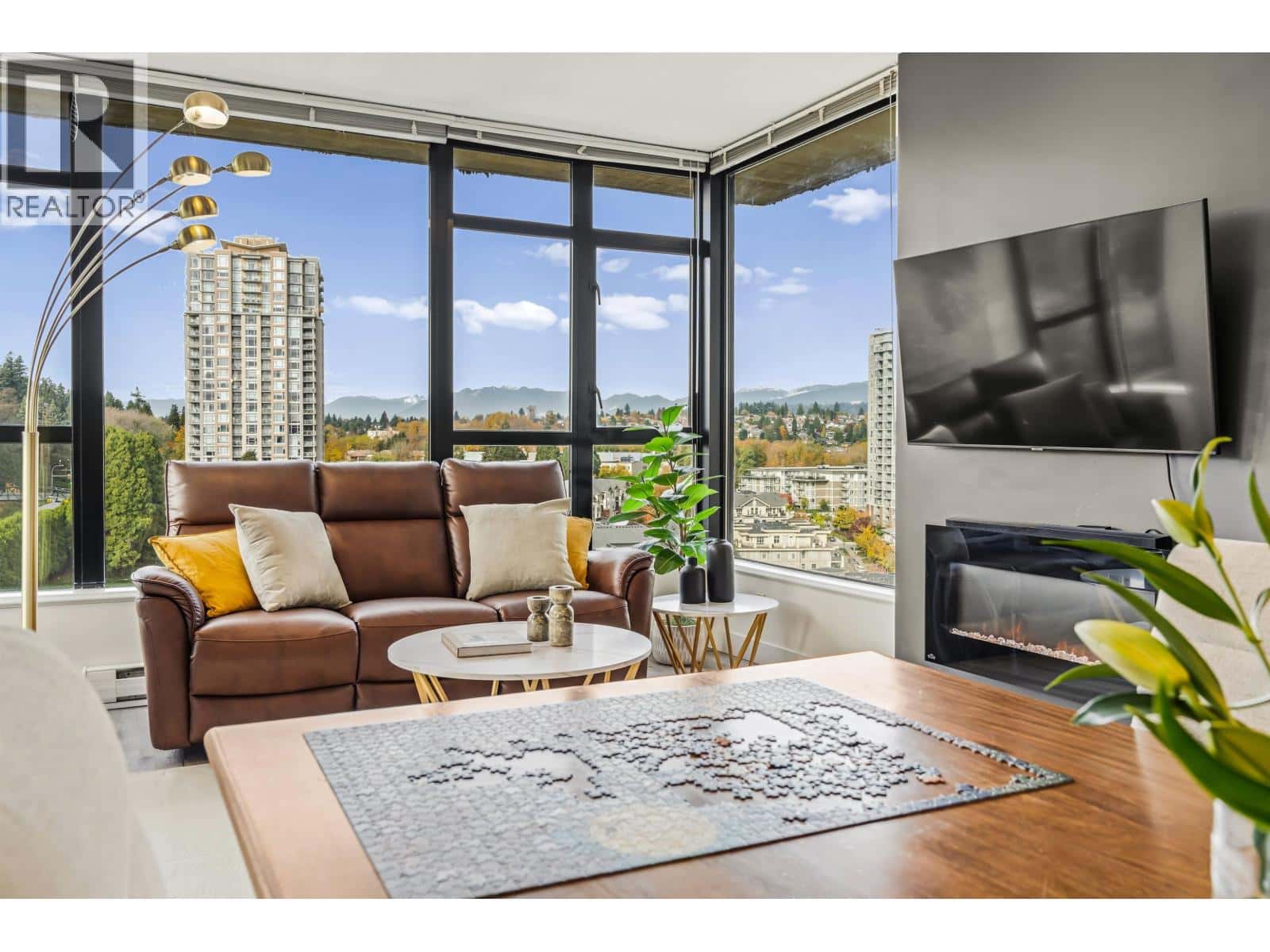 1701 15 E ROYAL AVENUE — New Westminster, British Columbia - Photo 3 of 37