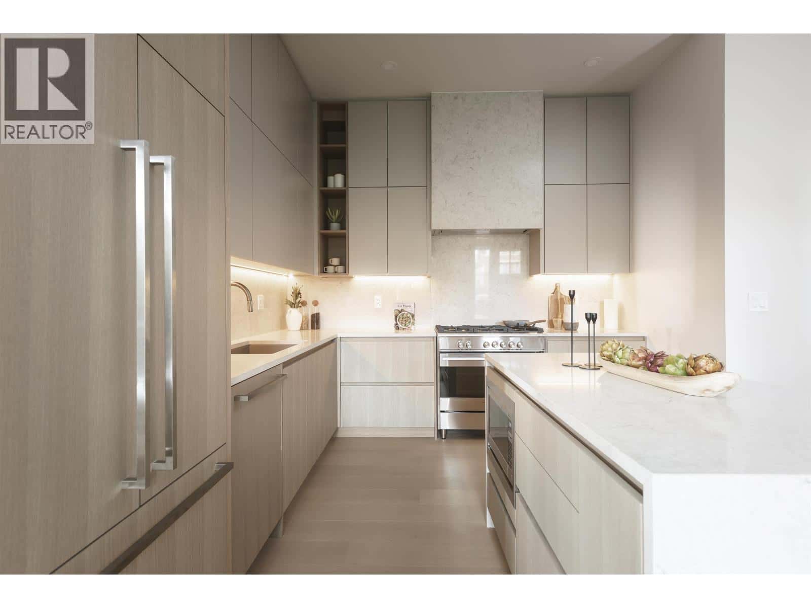 2136 E 10TH AVENUE — Vancouver, British Columbia - Photo 3 of 30