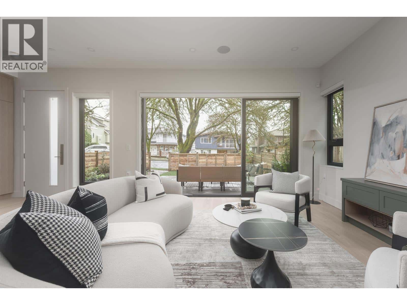 1 476 E 20TH AVENUE — Vancouver, British Columbia - Photo 2 of 22