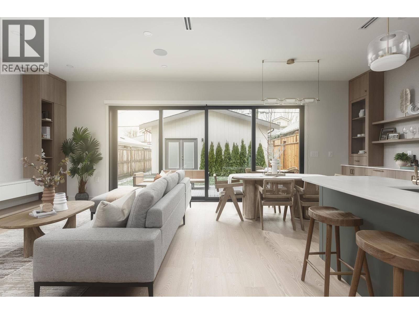 2 476 E 20TH AVENUE — Vancouver, British Columbia - Main photo