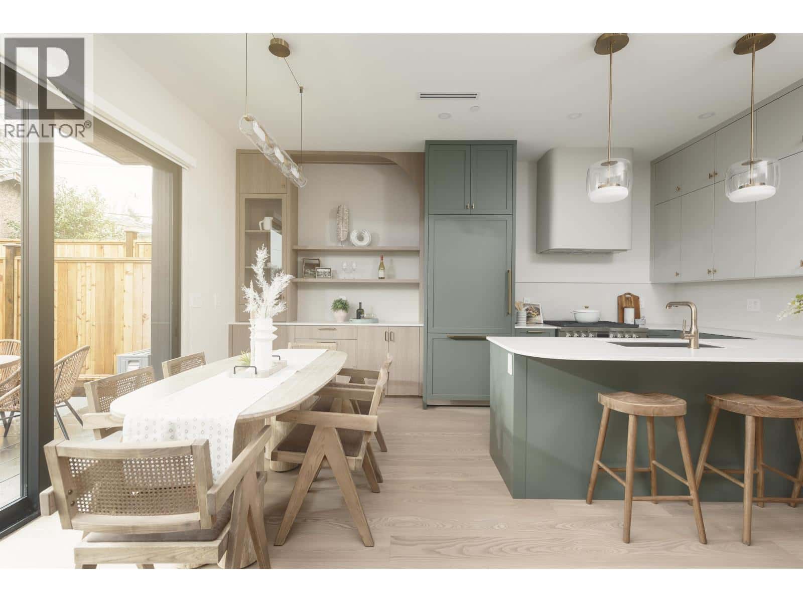 2 476 E 20TH AVENUE — Vancouver, British Columbia - Photo 2 of 29