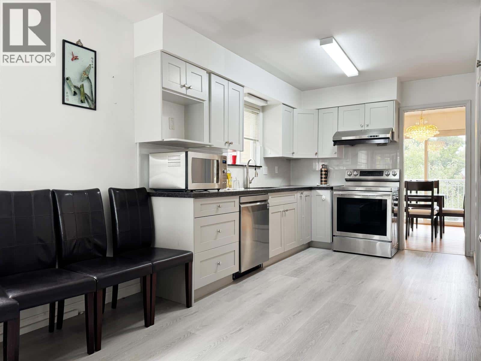 5872 CULLODEN STREET — Vancouver, British Columbia - Photo 5 of 19