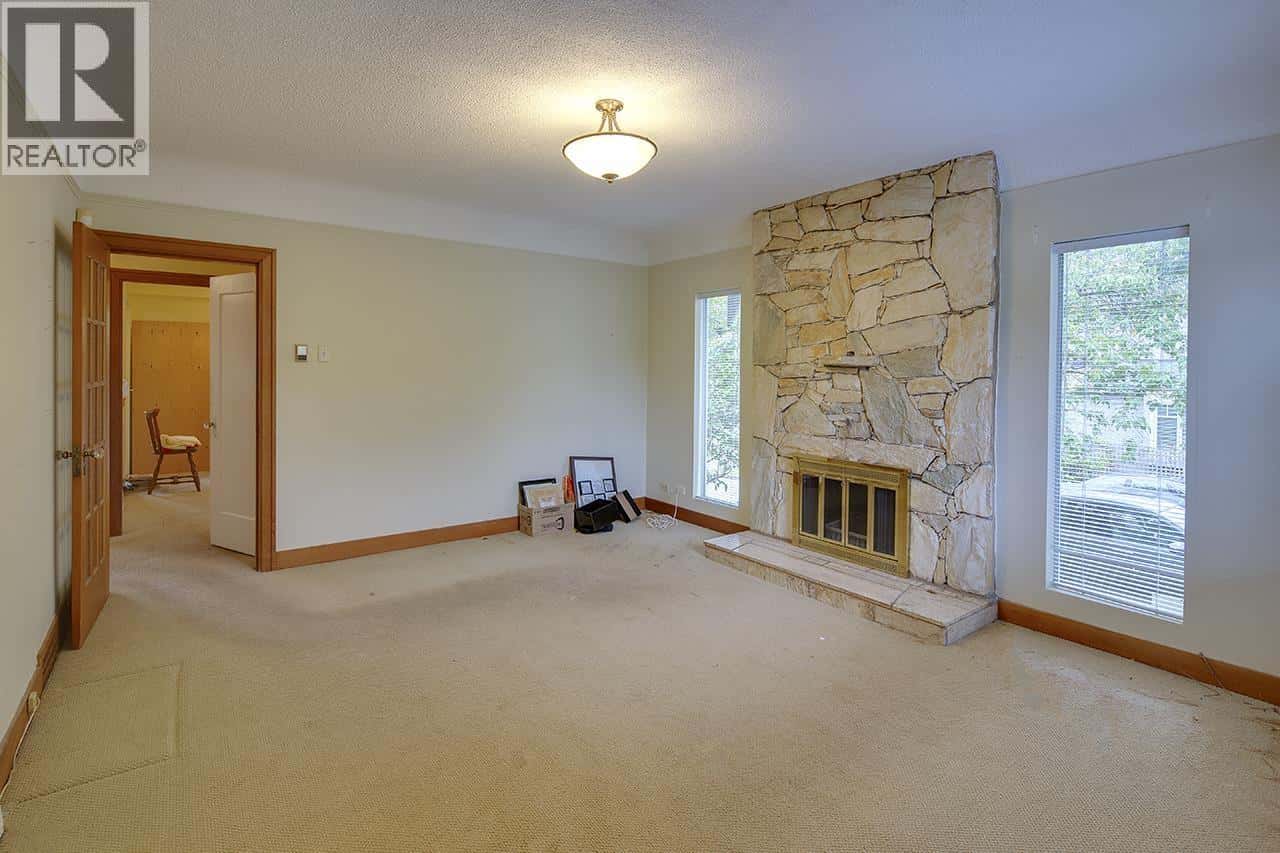 96 W 40TH AVENUE — Vancouver, British Columbia - Photo 3 of 28