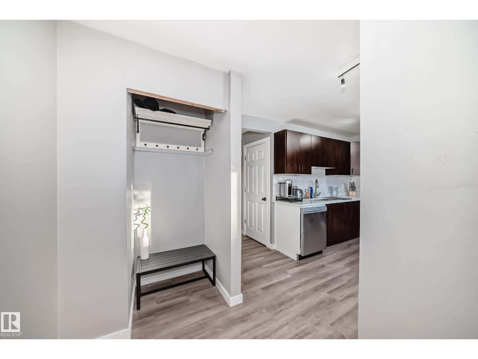 1272 LAKEWOOD RD W NW — Edmonton, Alberta - Photo 2 of 35