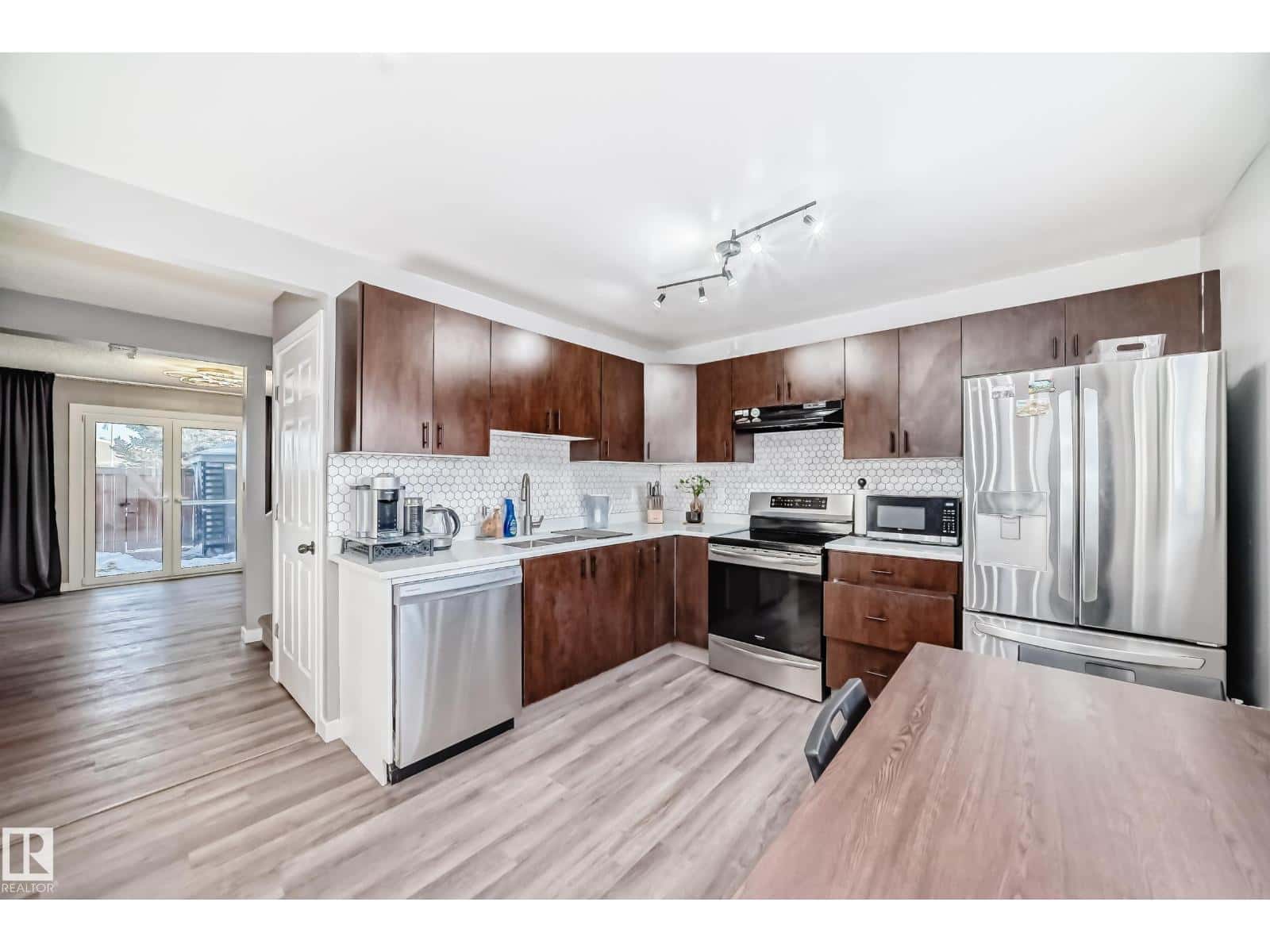 1272 LAKEWOOD RD W NW — Edmonton, Alberta - Photo 4 of 35