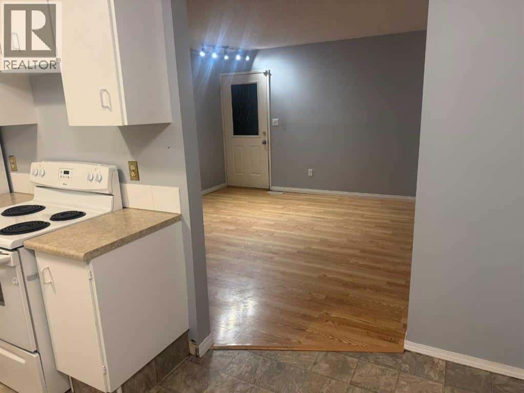 4317 54 Street — Grimshaw, Alberta - Photo 5 of 24