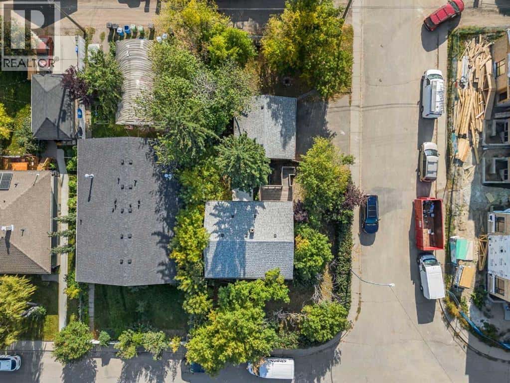 8039 36 Avenue NW — Calgary, Alberta - Photo 4 of 30