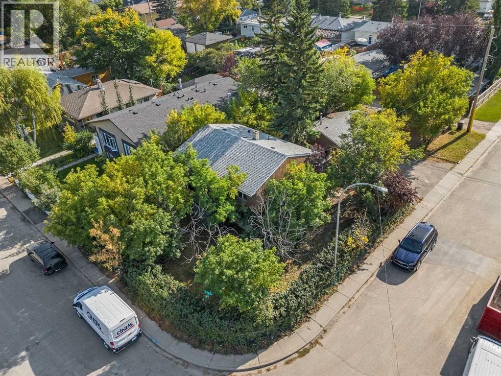 8039 36 Avenue NW — Calgary, Alberta - Main photo