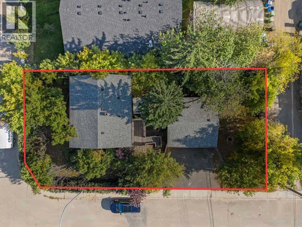 8039 36 Avenue NW — Calgary, Alberta - Photo 2 of 30