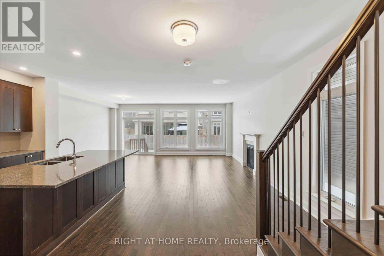 632 MOONFLOWER CRESCENT W — Ottawa, Ontario - Photo 4 of 43