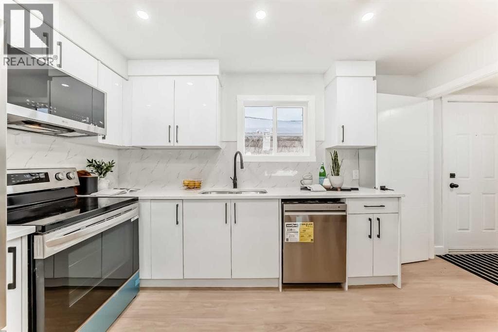 902 35 Street SE — Calgary, Alberta - Main photo