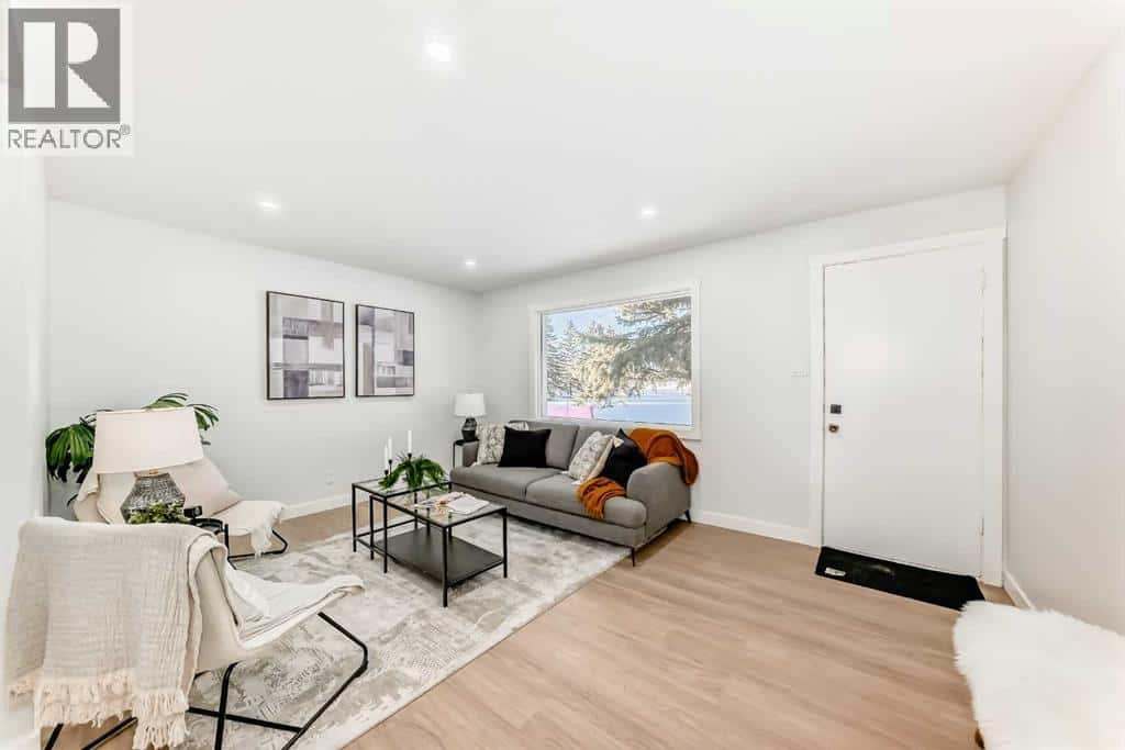 902 35 Street SE — Calgary, Alberta - Photo 2 of 44