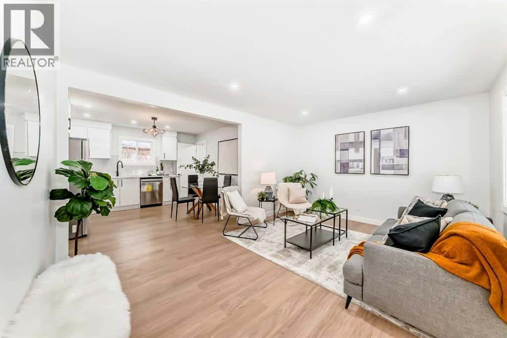 902 35 Street SE — Calgary, Alberta - Photo 3 of 44