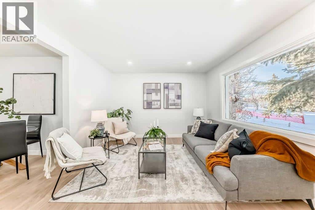 902 35 Street SE — Calgary, Alberta - Photo 4 of 44