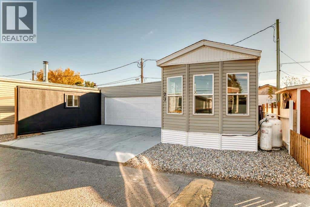 27, 2106 50 Street SE — Calgary, Alberta - Photo 2 of 50