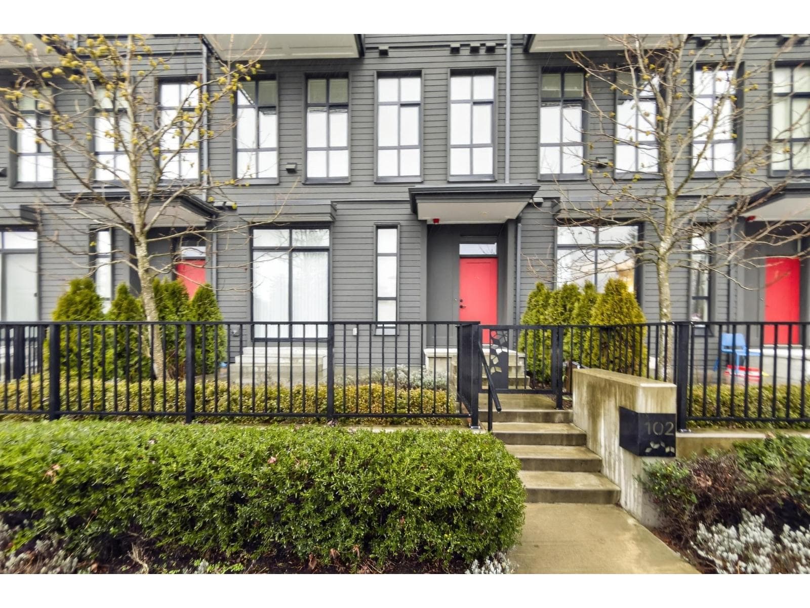 102 13933 105 BOULEVARD — Surrey, British Columbia - Main photo