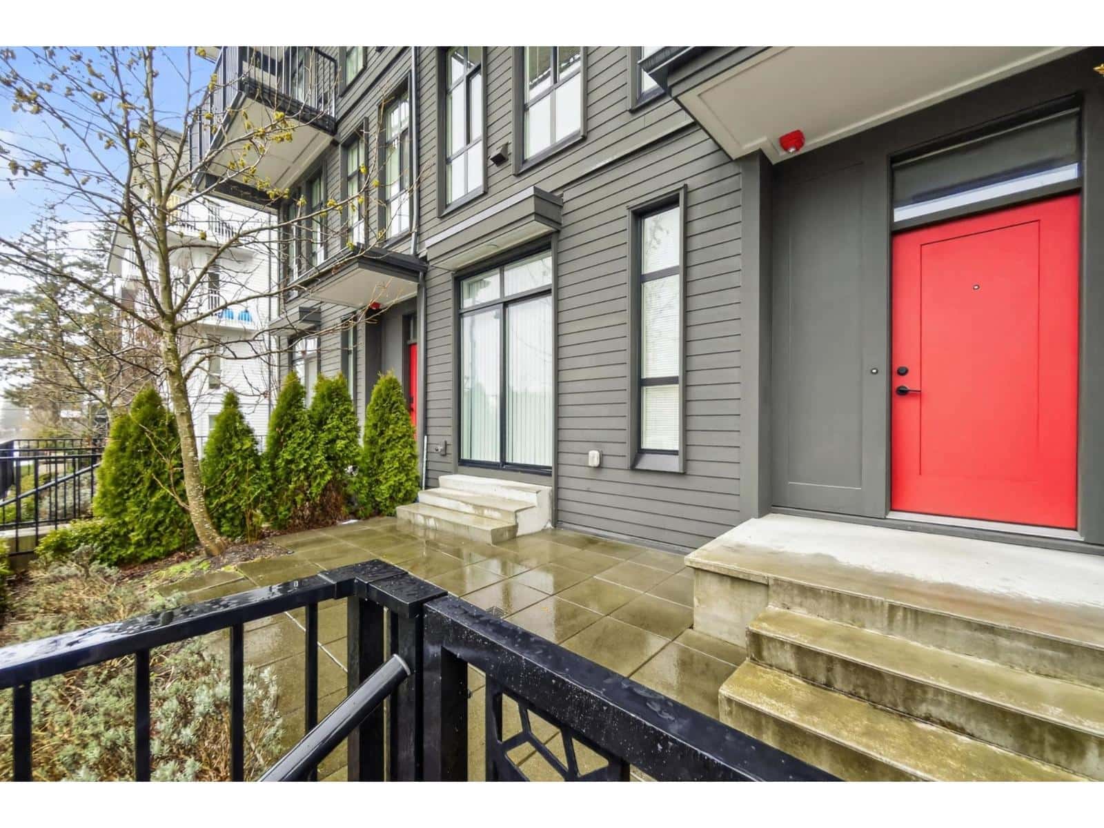 102 13933 105 BOULEVARD — Surrey, British Columbia - Photo 4 of 30