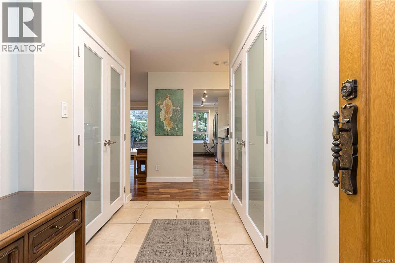 105 1375 Newport Ave — Oak Bay, British Columbia - Photo 5 of 31