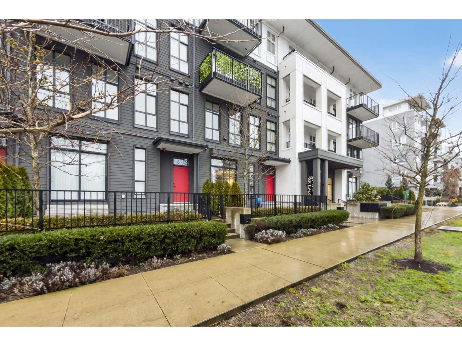 102 13933 105 BOULEVARD — Surrey, British Columbia - Photo 5 of 30