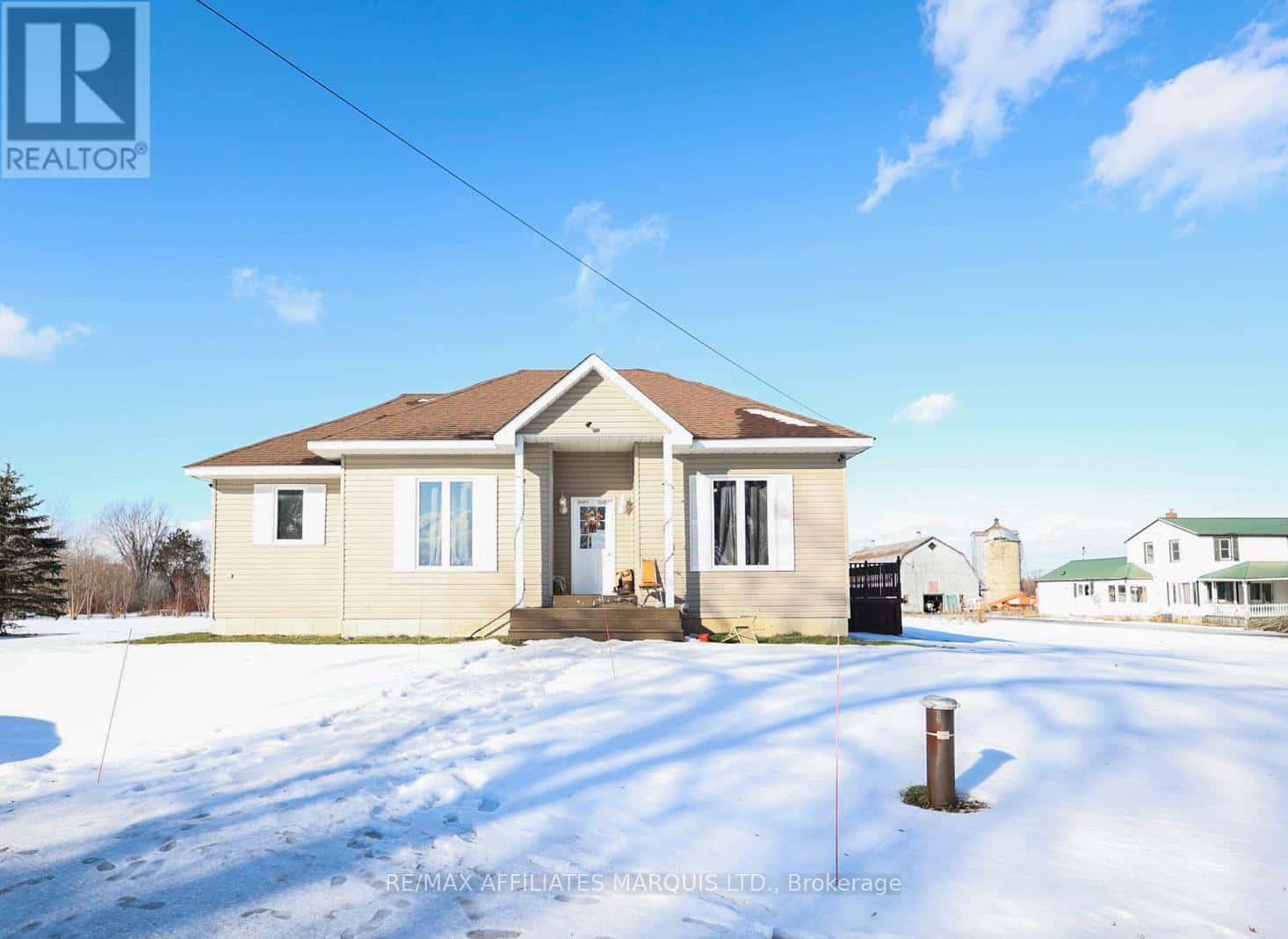 19249 COUNTY ROAD 2 ROAD — South Glengarry, Ontario - Photo 2 of 40