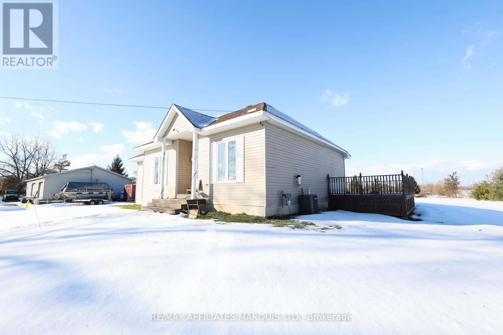 19249 COUNTY ROAD 2 ROAD — South Glengarry, Ontario - Photo 3 of 40