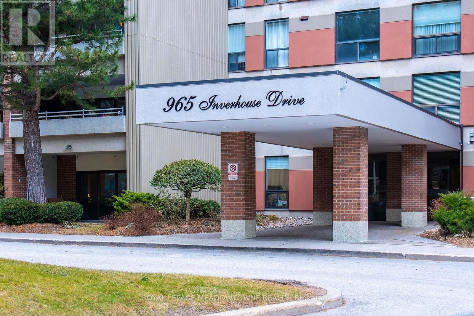 1111 - 965 INVERHOUSE DRIVE — Mississauga (Clarkson), Ontario - Main photo