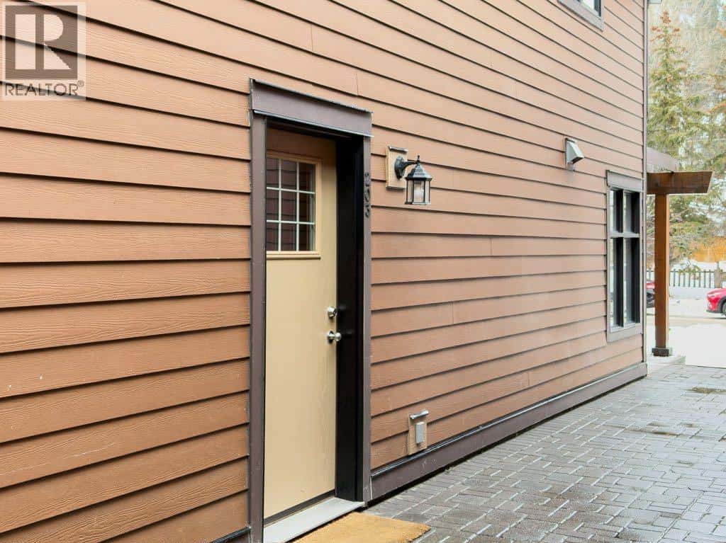 203, 201 Muskrat Street — Banff, Alberta - Photo 2 of 32