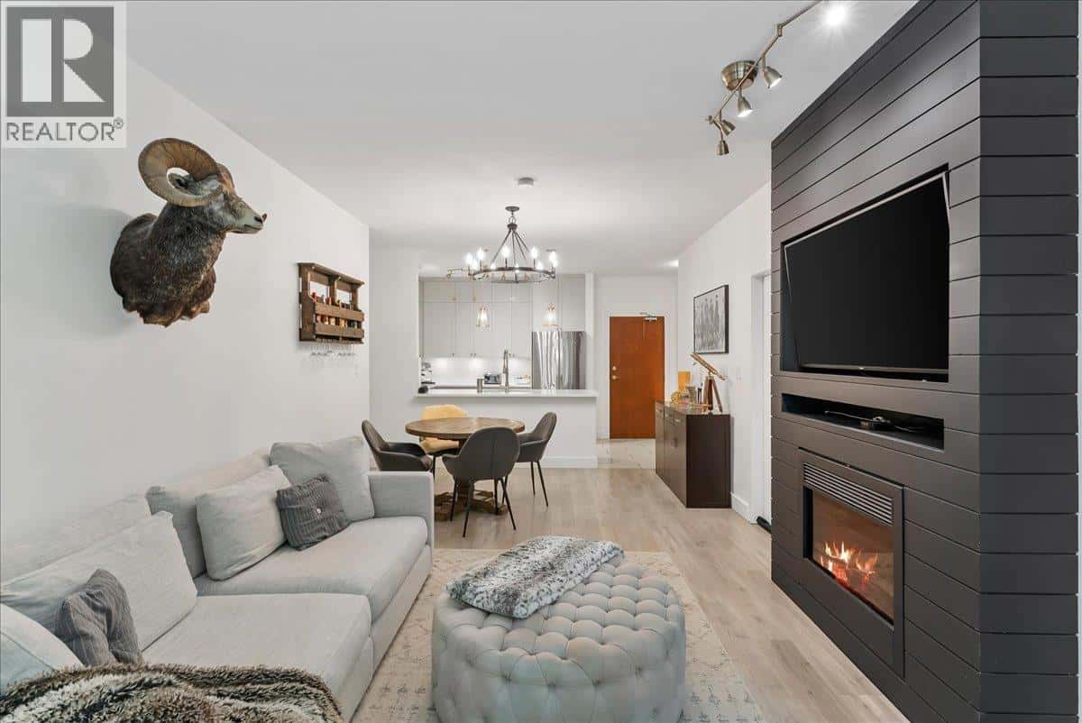 106 200 CAPILANO ROAD — Port Moody, British Columbia - Photo 3 of 35