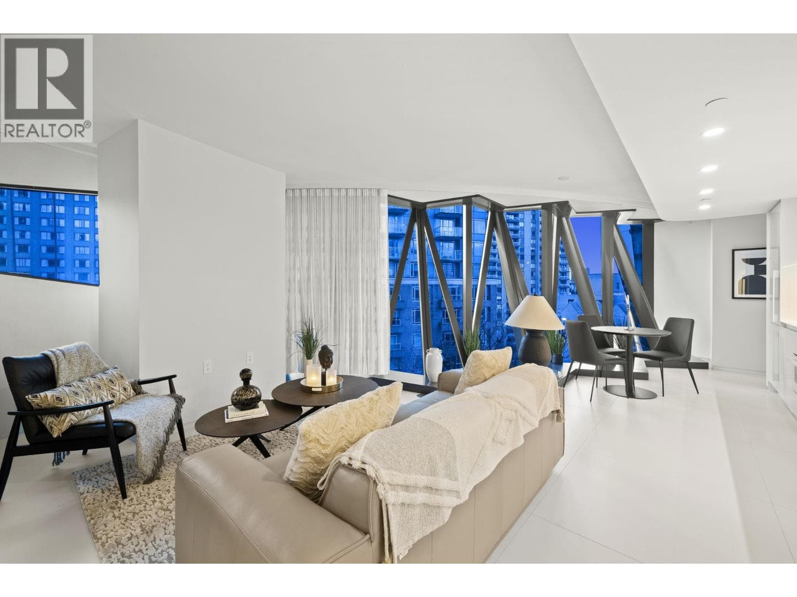 703 1033 NELSON STREET — Vancouver, British Columbia - Main photo