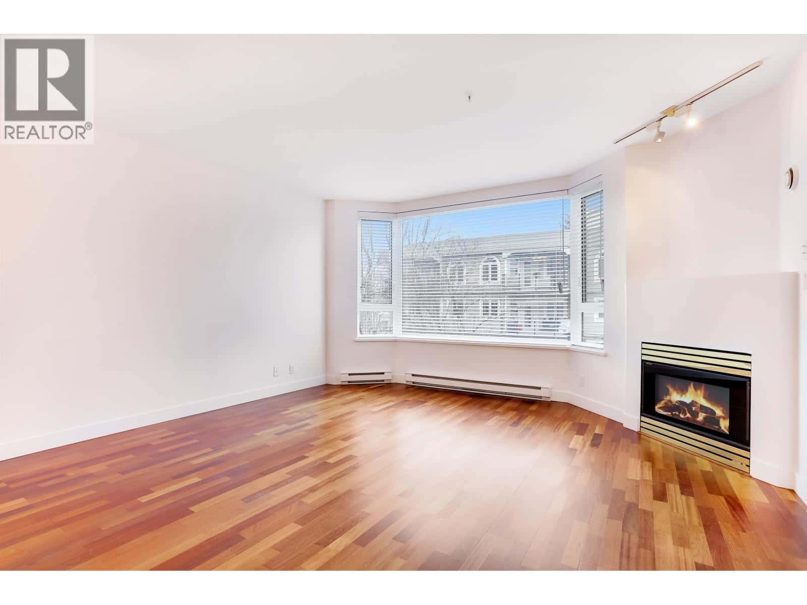 203 1688 CYPRESS STREET — Vancouver, British Columbia - Photo 4 of 20