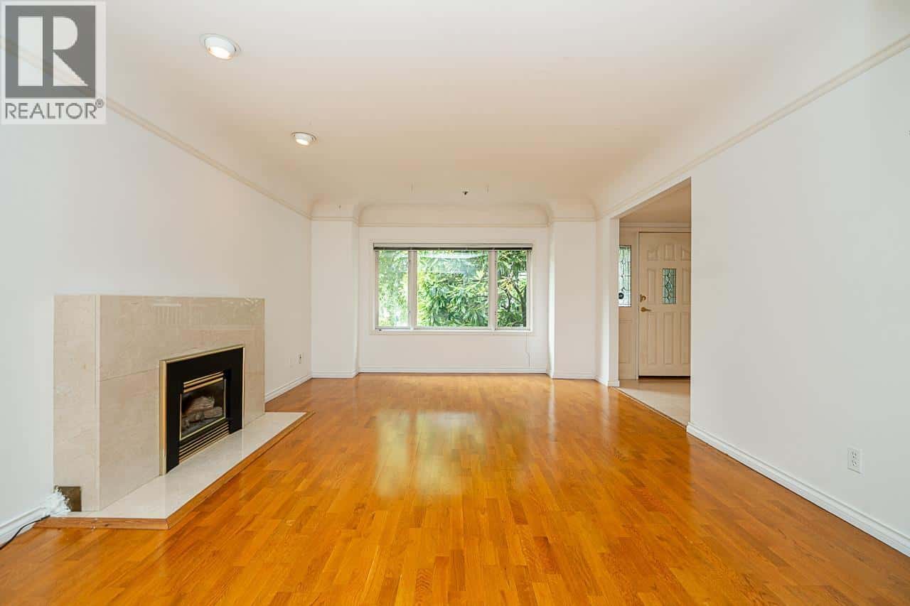 1796 W 14TH AVENUE — Vancouver, British Columbia - Photo 2 of 19