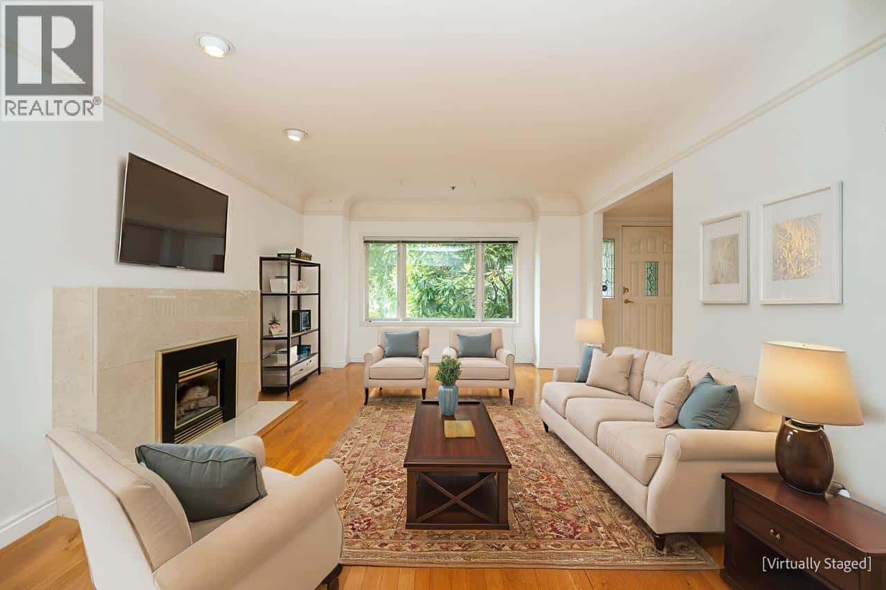 1796 W 14TH AVENUE — Vancouver, British Columbia - Photo 3 of 19