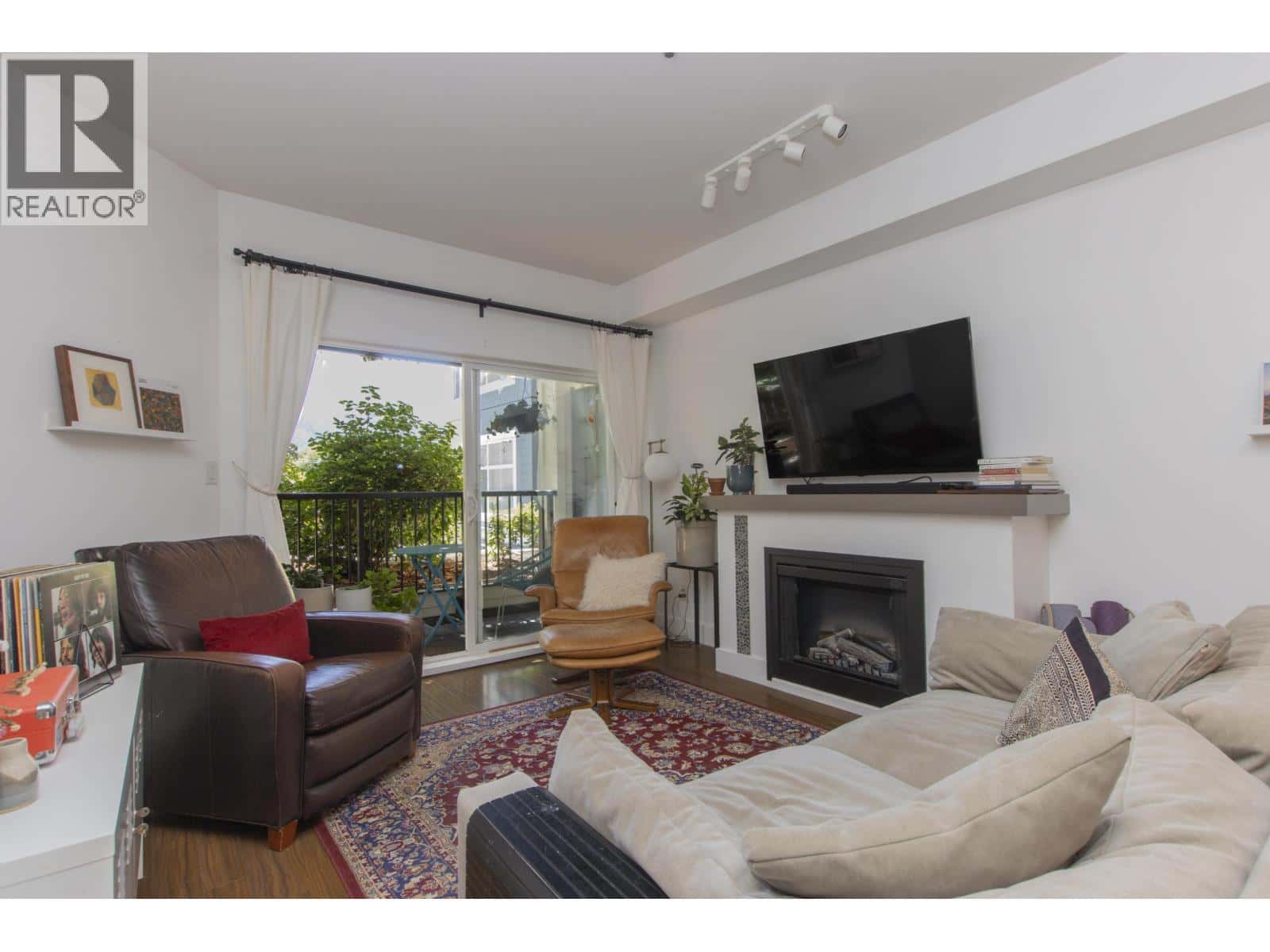 220 1336 MAIN STREET — Squamish, British Columbia - Photo 3 of 23