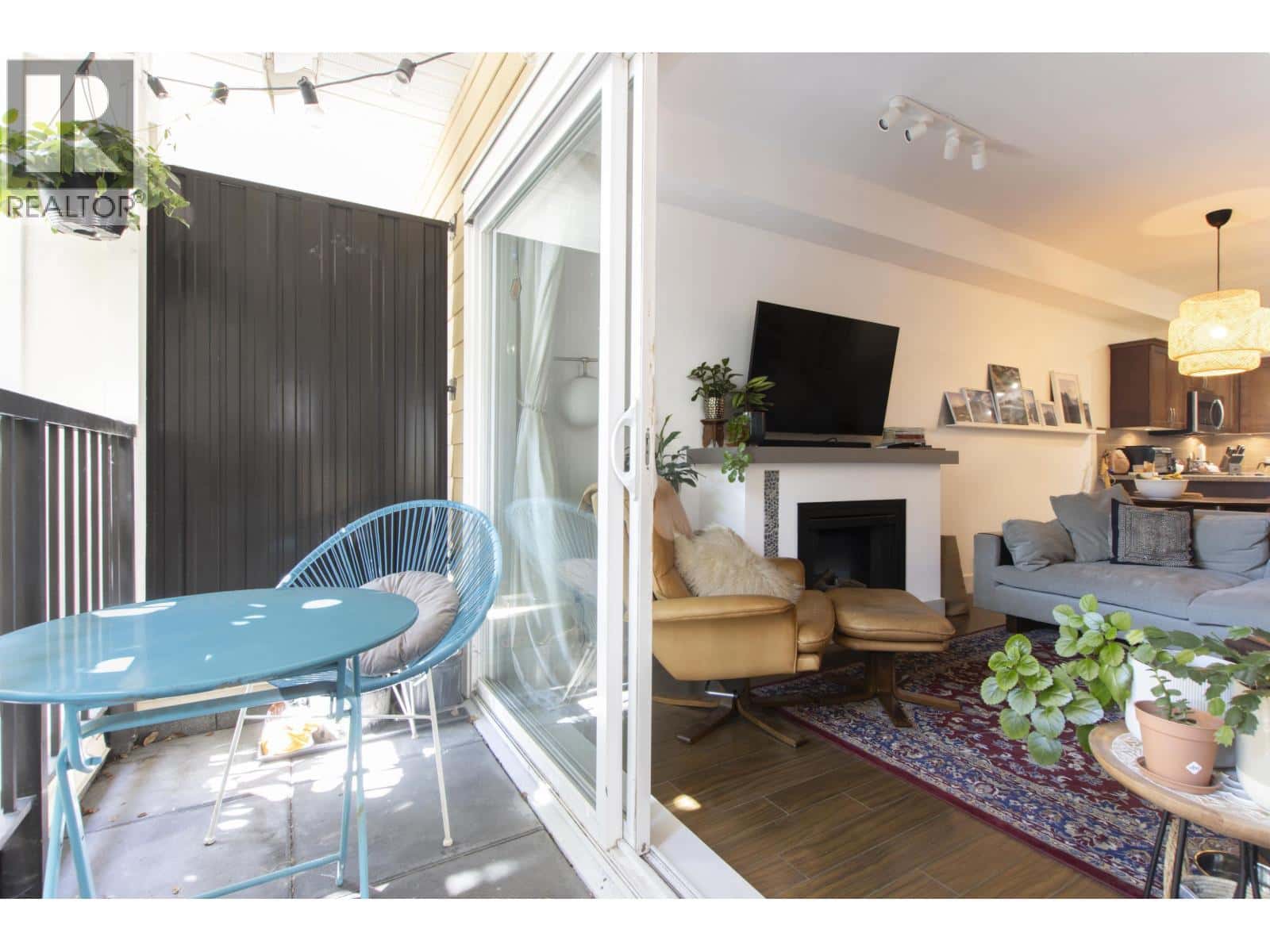 220 1336 MAIN STREET — Squamish, British Columbia - Photo 5 of 23