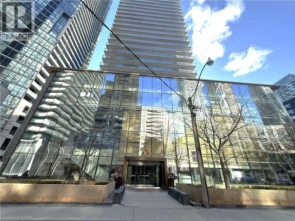 33 CHARLES Street SE Unit# 910 — Toronto, Ontario - Photo 3 of 18