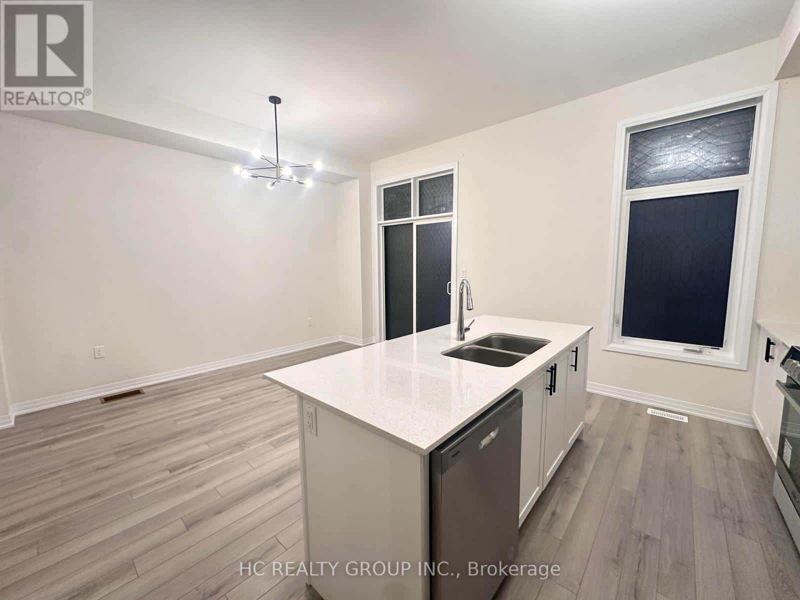 34 MILLMAN LANE — Richmond Hill, Ontario - Photo 4 of 12