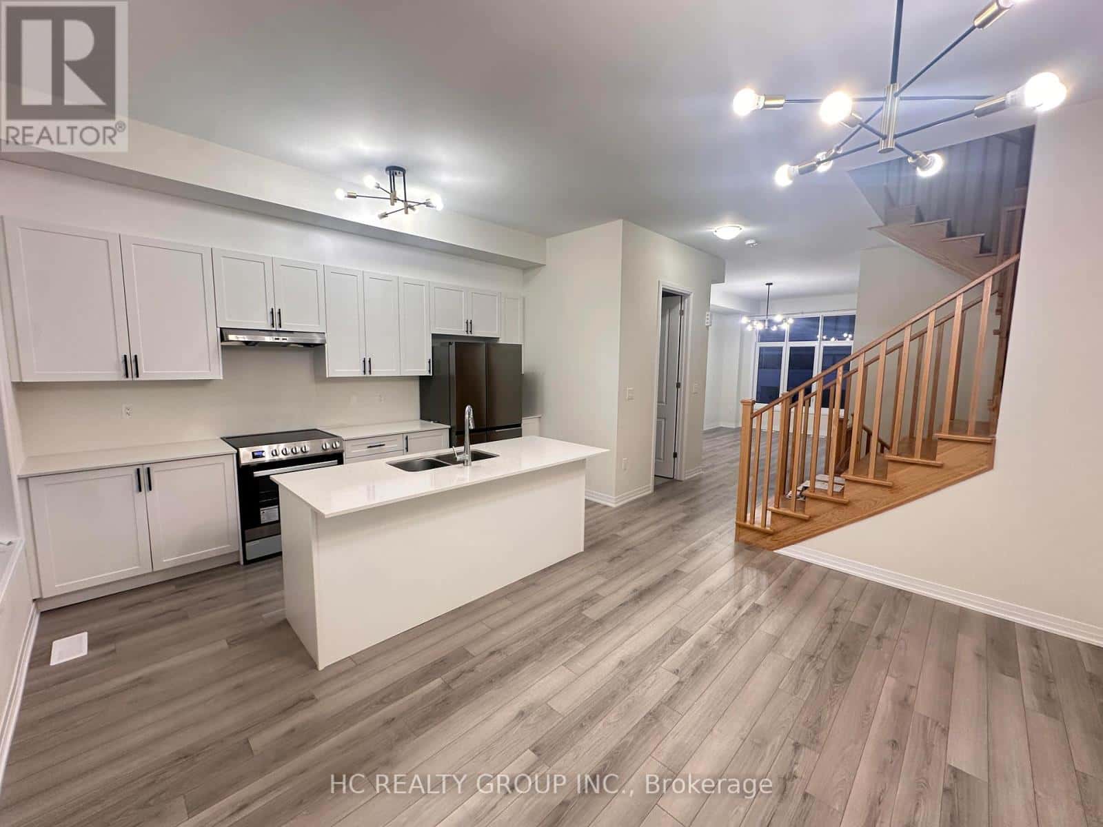 34 MILLMAN LANE — Richmond Hill, Ontario - Photo 5 of 12