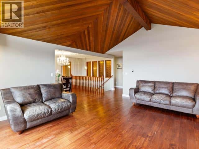 3826 TRAIL PLACE — Powell River, British Columbia - Photo 5 of 42