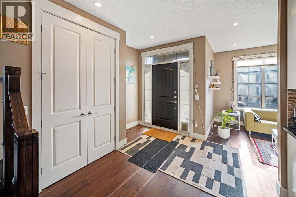 4410 17 Avenue NW — Calgary, Alberta - Photo 4 of 37