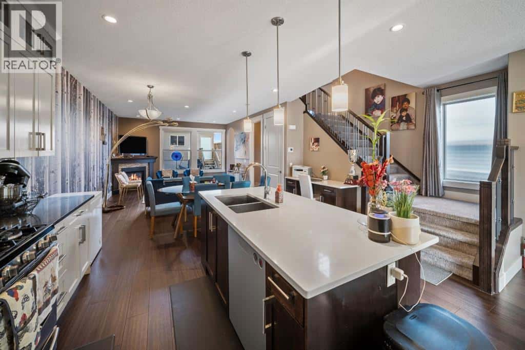 4410 17 Avenue NW — Calgary, Alberta - Photo 5 of 37