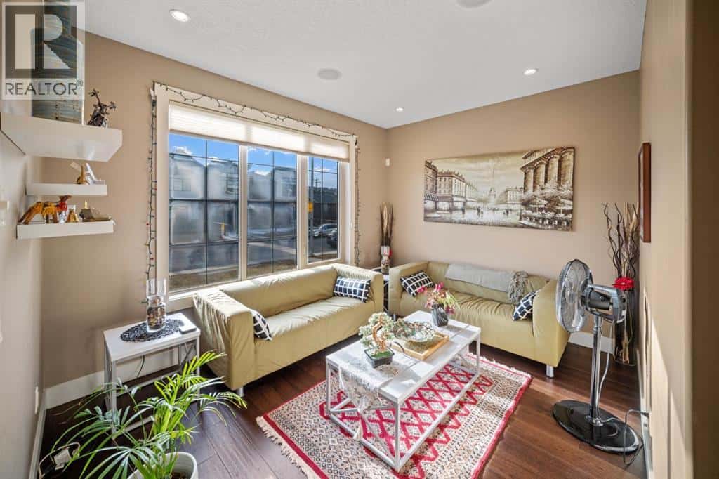 4410 17 Avenue NW — Calgary, Alberta - Photo 3 of 37