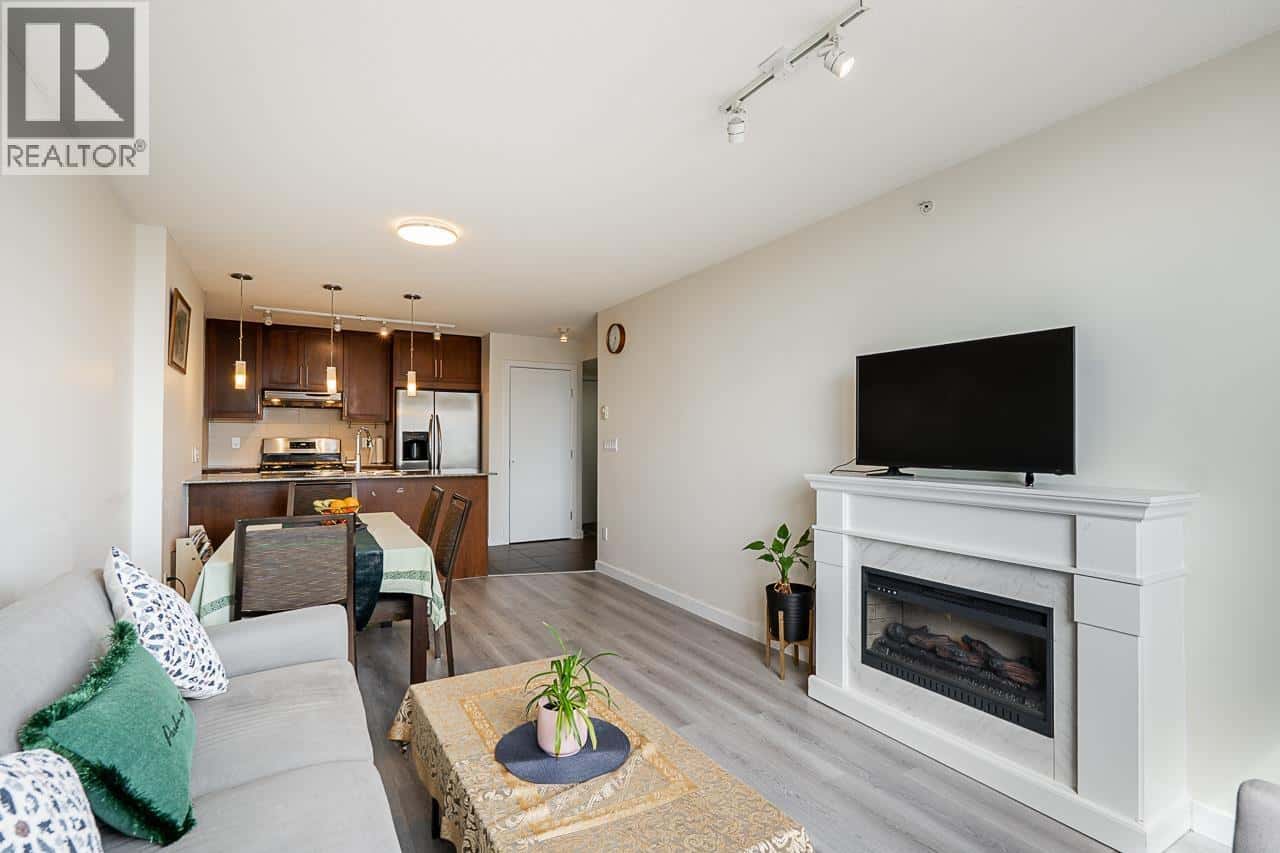 7088 SALISBURY AVENUE — Burnaby, British Columbia - Photo 5 of 26